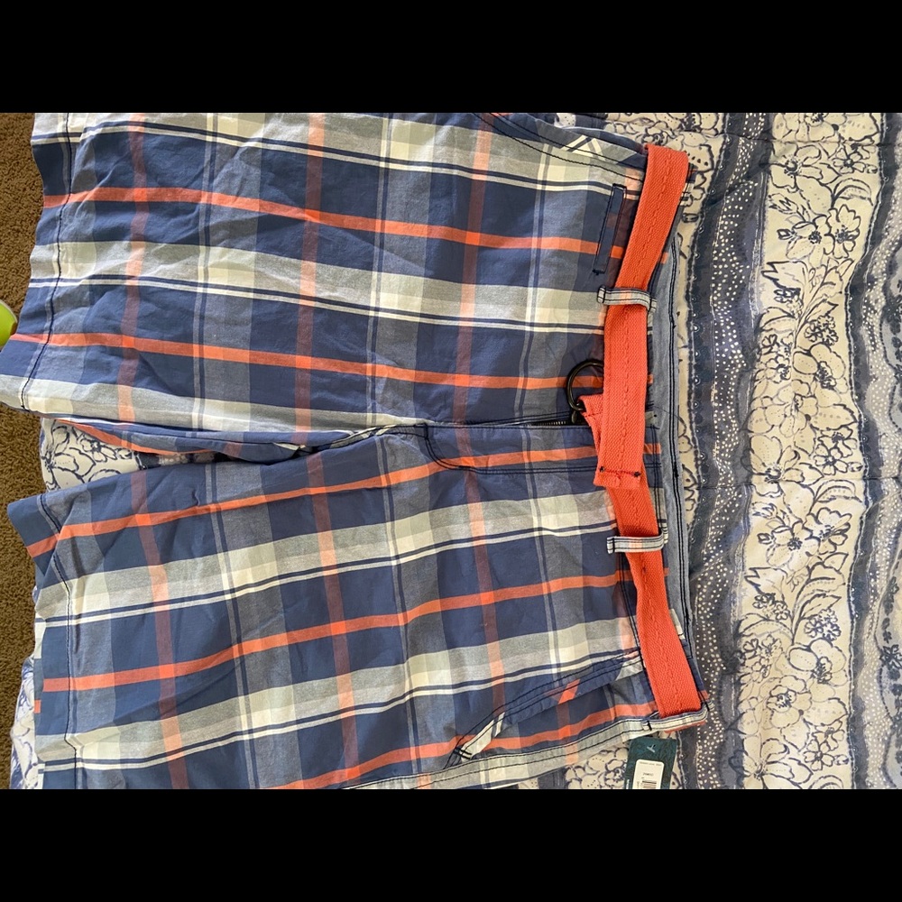 Shorts - Picture 2 of 3